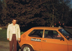 Rolf Leeman 1975 med sin VW polo